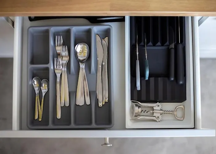 Artsy Design Loft - Hip District Uptown *