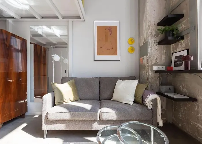 Artsy Design Loft - Hip District Uptown *