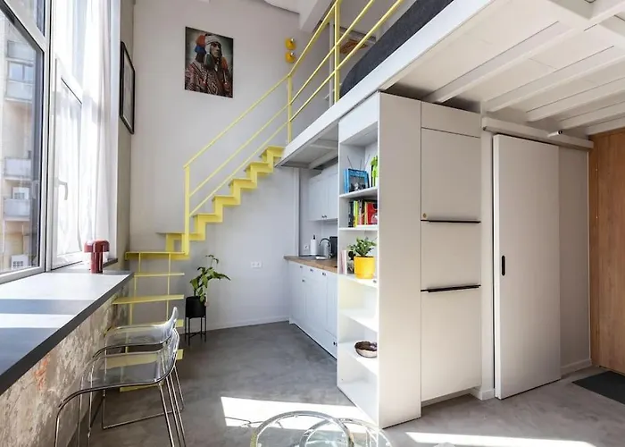 Artsy Design Loft - Hip District Uptown Apartman