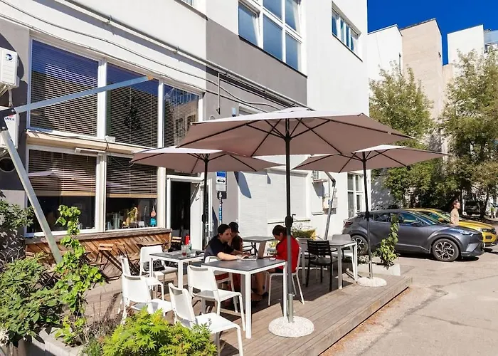 Butas Artsy Design Loft - Hip District Uptown