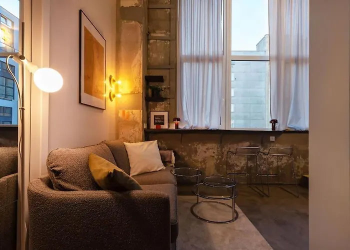 Artsy Design Loft - Hip District Uptown Butas *