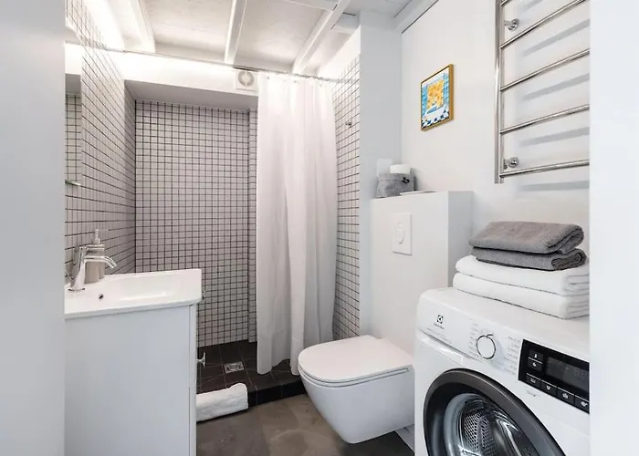 Artsy Design Loft - Hip District Uptown *