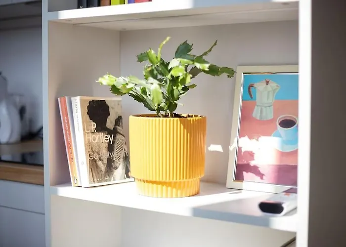 Artsy Design Loft - Hip District Uptown