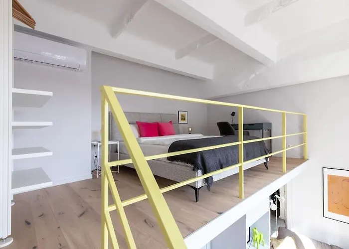 Artsy Design Loft - Hip District Uptown Apartment