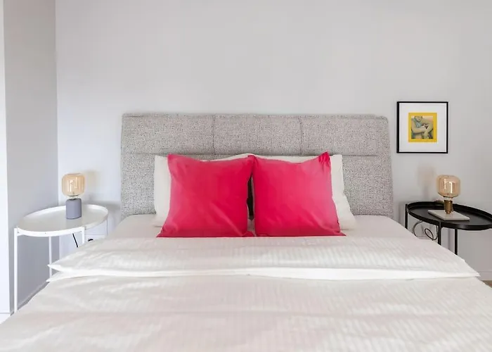 Apartment Artsy Design Loft - Hip District Uptown